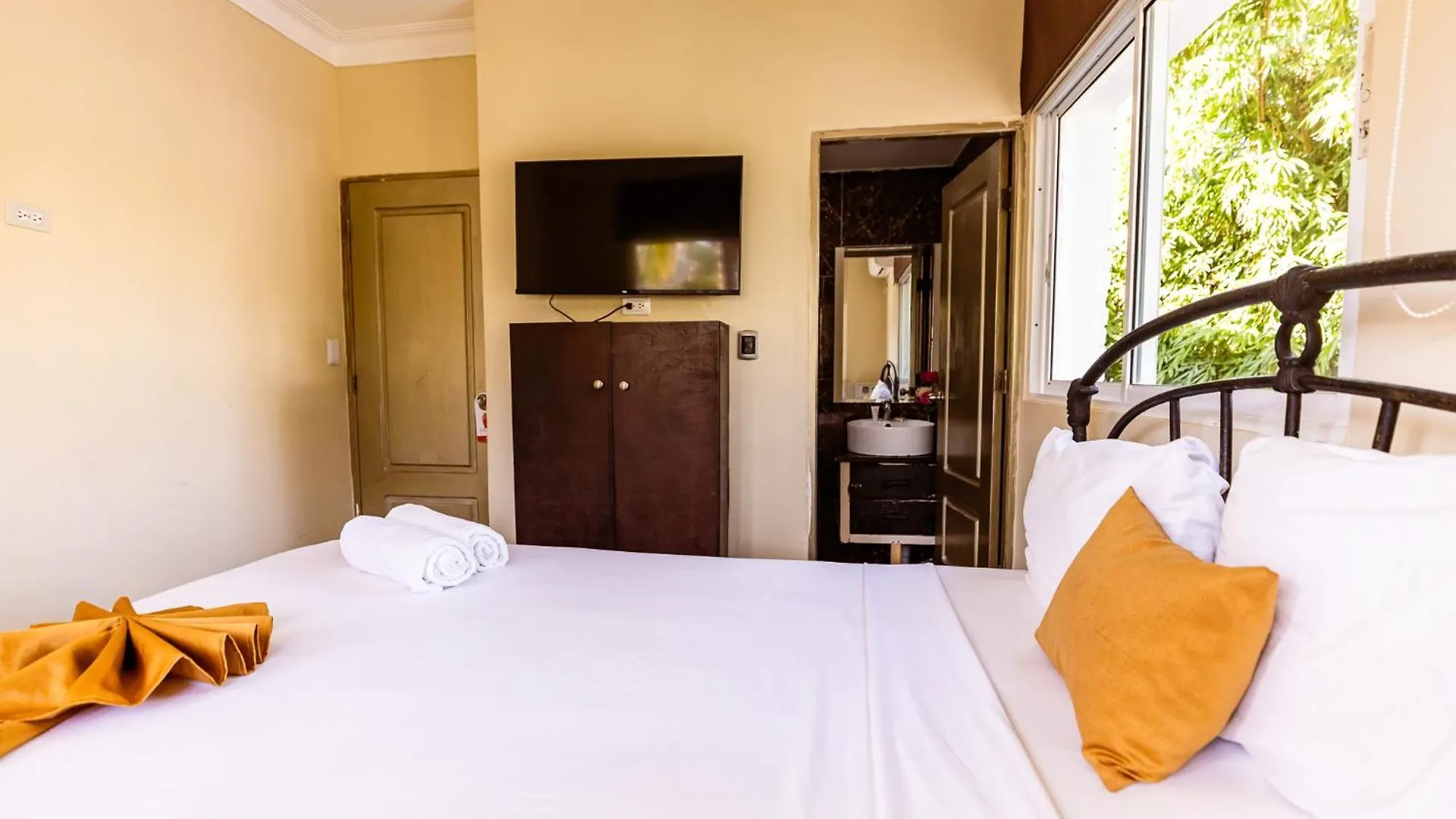 Hostal Las Rosas De Punta Cana 0*,